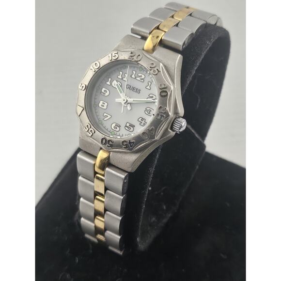 Rare Guess Quartz Watch Ladies Great Condition Glows Rotating Bezel New Battery main image 9